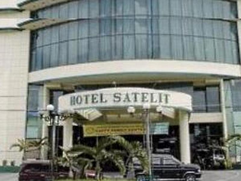 Satelit Hotel Surabaya Buitenkant foto